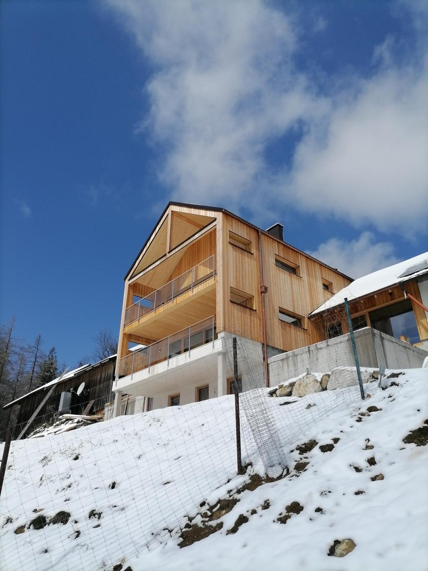 Holzhaus "Zum Schwarz'N" Apartment Aurach am Hongar Екстериор снимка