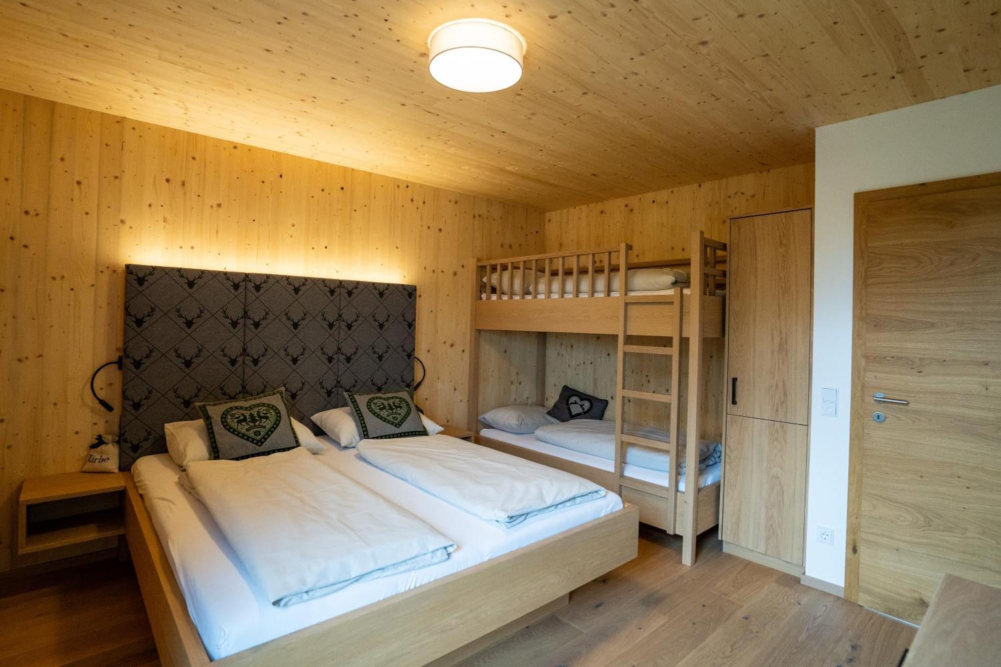Holzhaus "Zum Schwarz'N" Apartment Aurach am Hongar Екстериор снимка