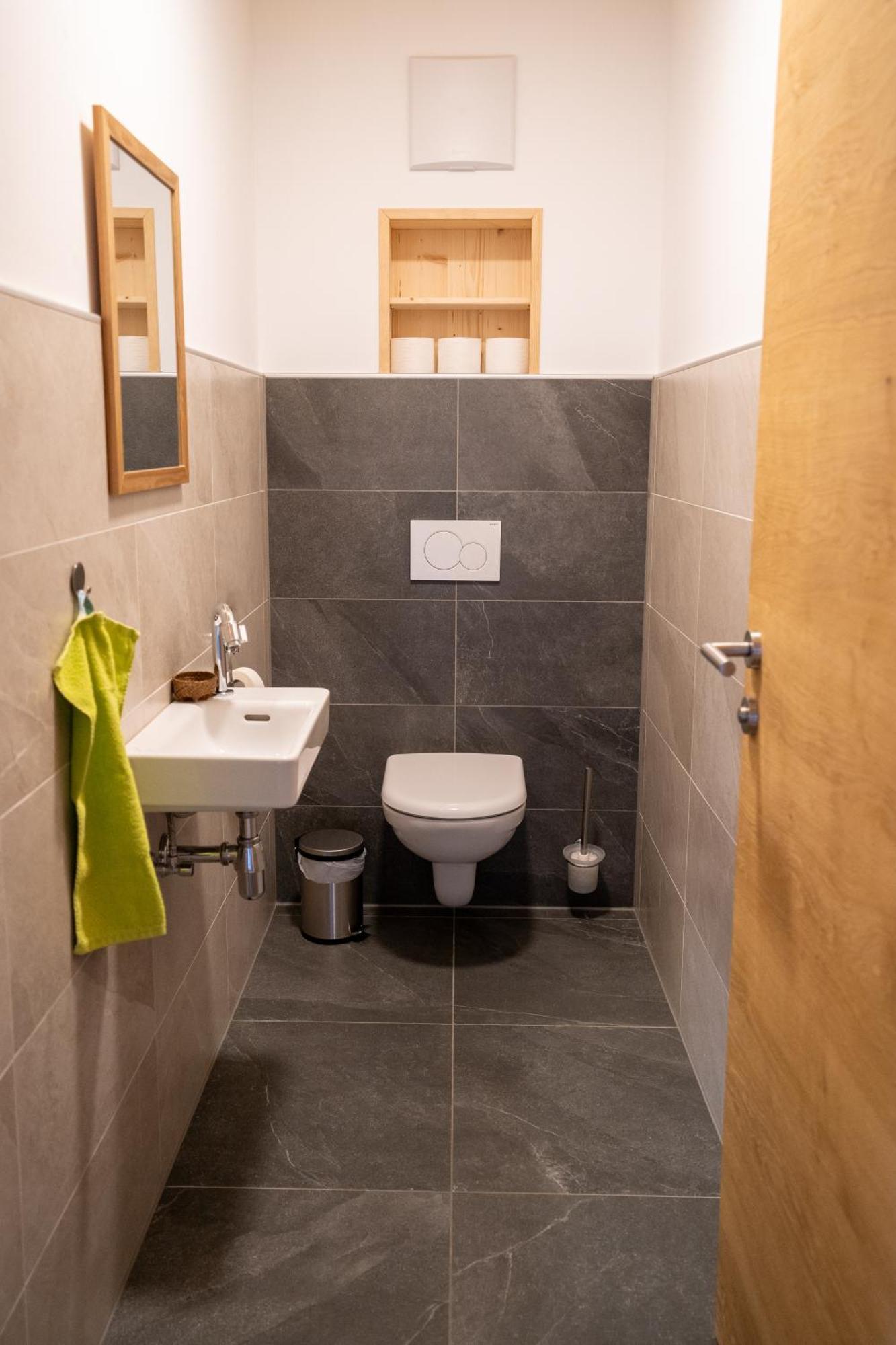 Holzhaus "Zum Schwarz'N" Apartment Aurach am Hongar Екстериор снимка