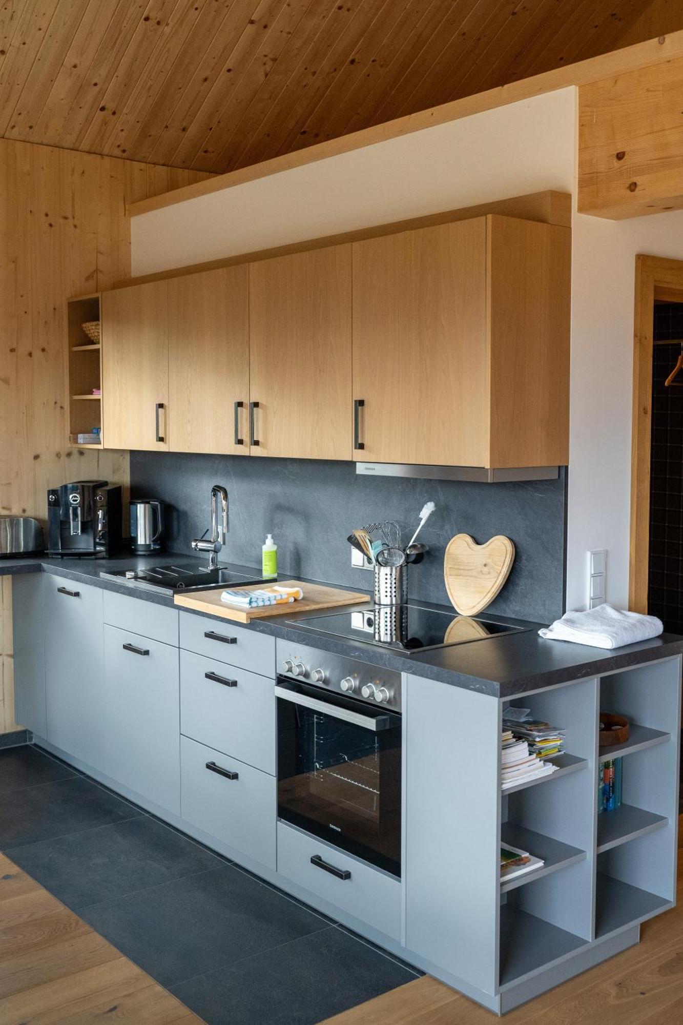 Holzhaus "Zum Schwarz'N" Apartment Aurach am Hongar Екстериор снимка