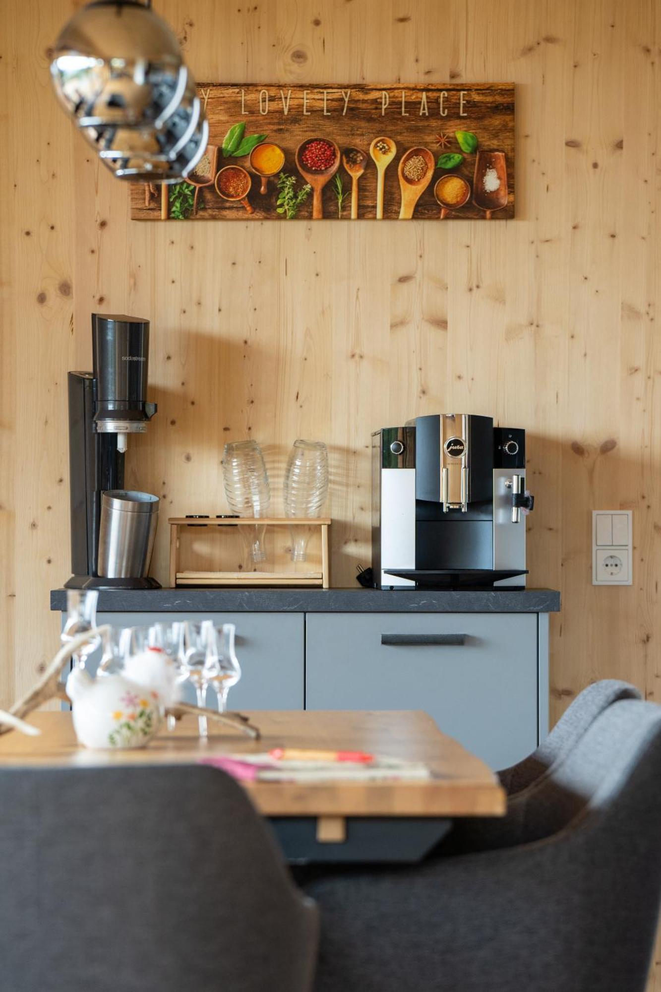Holzhaus "Zum Schwarz'N" Apartment Aurach am Hongar Екстериор снимка