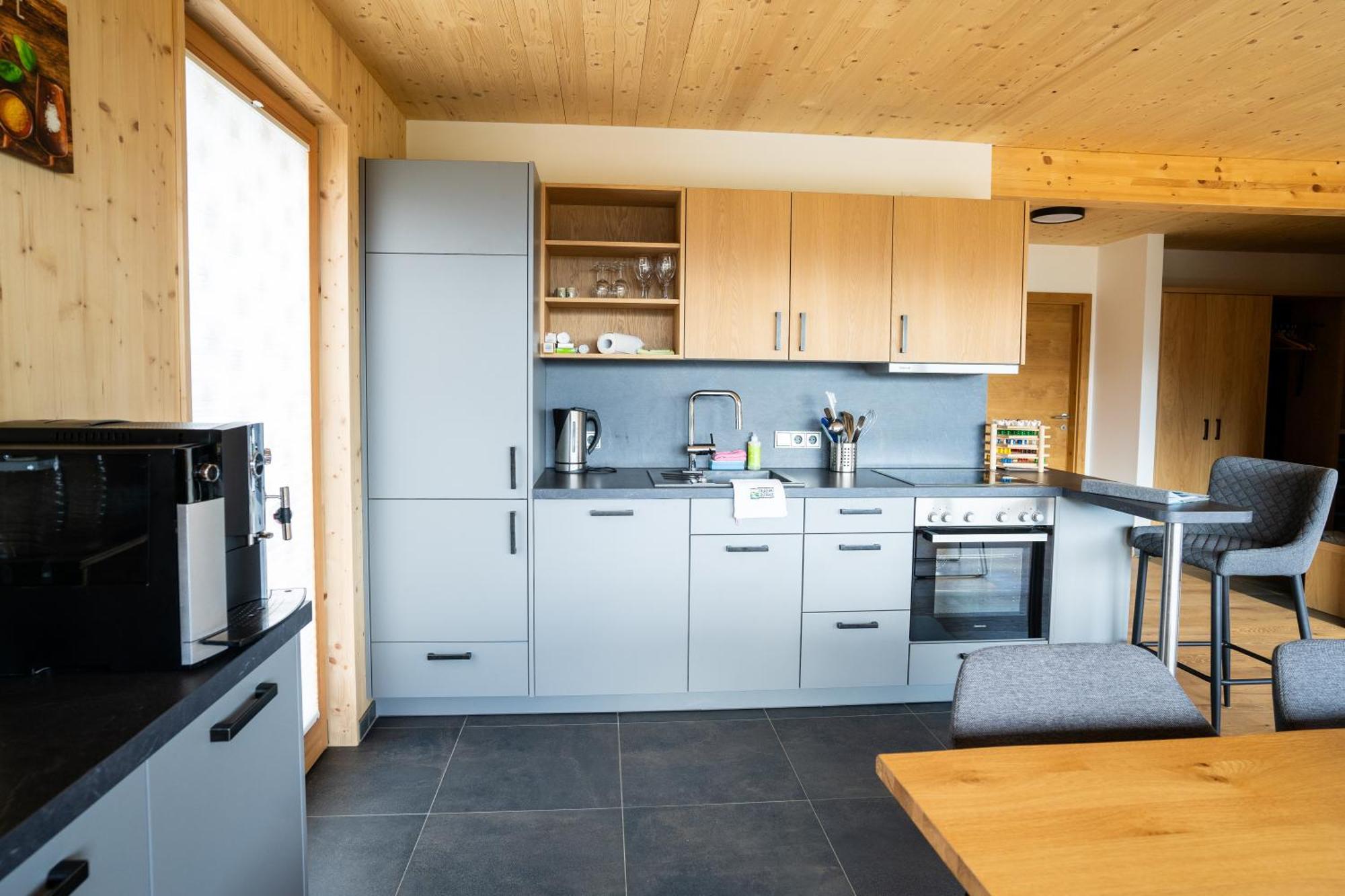 Holzhaus "Zum Schwarz'N" Apartment Aurach am Hongar Екстериор снимка